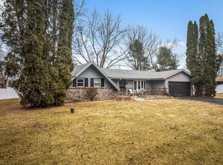 5764 Whitecliff Rd, Rockford, IL 61109