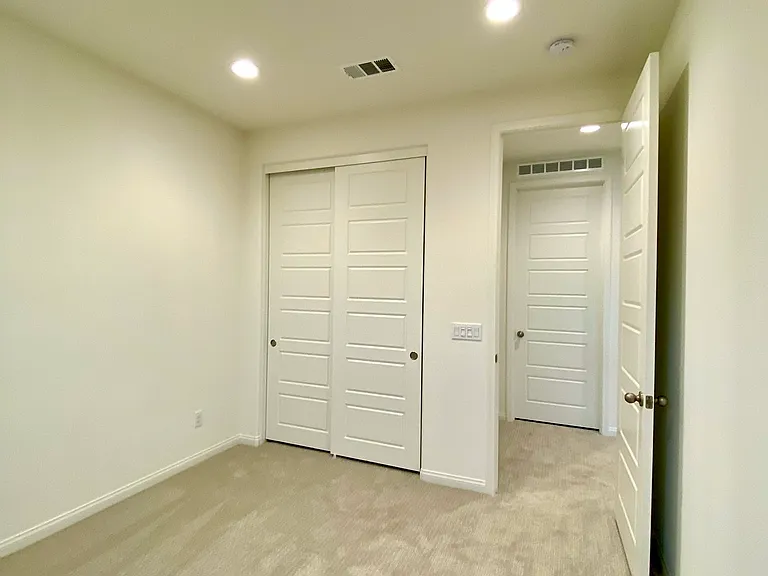 39549 Clare St — Photo 16