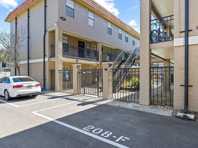 208 S Habana Ave #208B — Photo 36