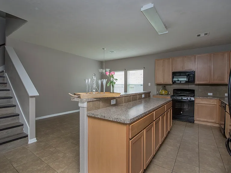 2209 Onyx Ct — Photo 15