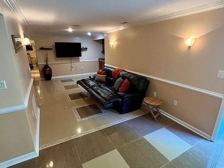 6909 Crossfield Ct — Photo 12