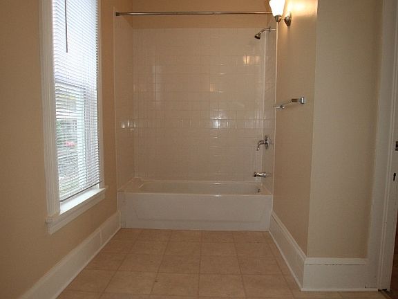 3rd image of 2925 Harriet Ave #1