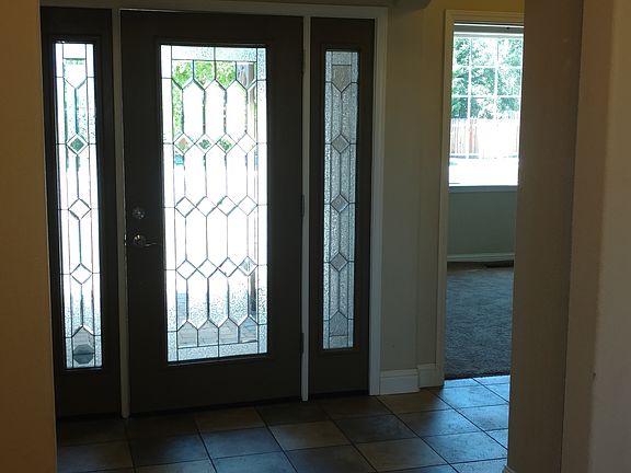 Front Hall - Guest Suite R