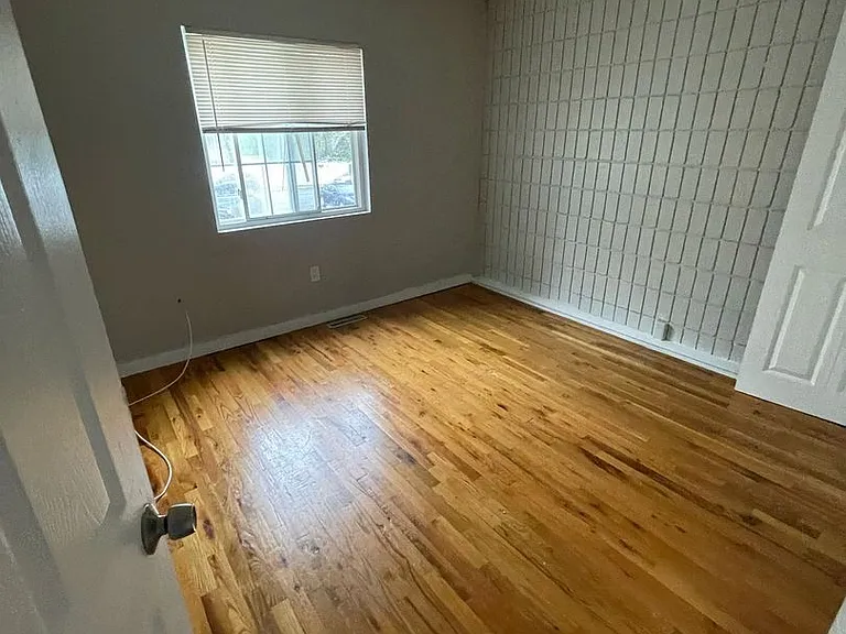 76 Sherman Ave — Photo 10