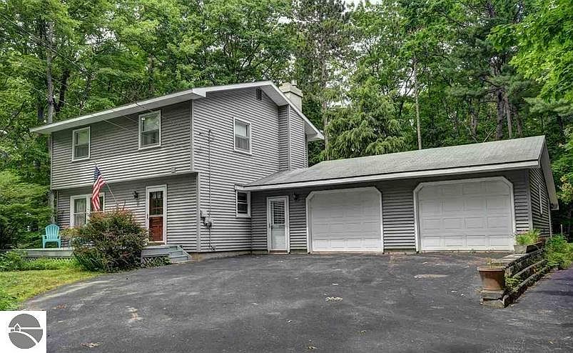 1st image of 3533 Woodland Trl