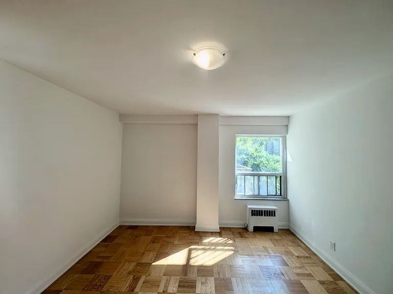 1603 Bathurst St — Photo 3