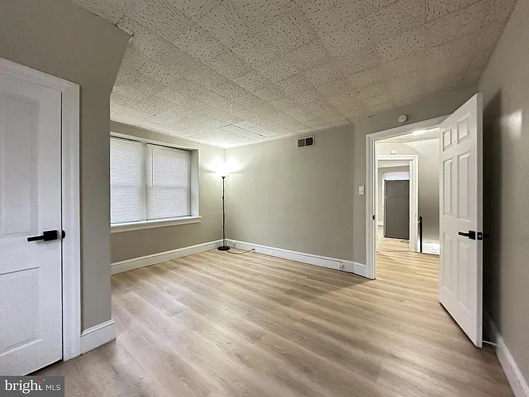 1109 W James St #2 — Photo 7