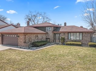 1216 N Hickory Trl, Addison, IL 60101