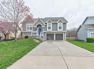 12065 S Troost St, Olathe, KS 66061