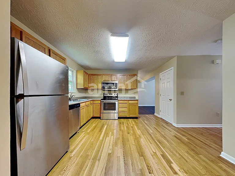 2132 Lunar Ln — Photo 3