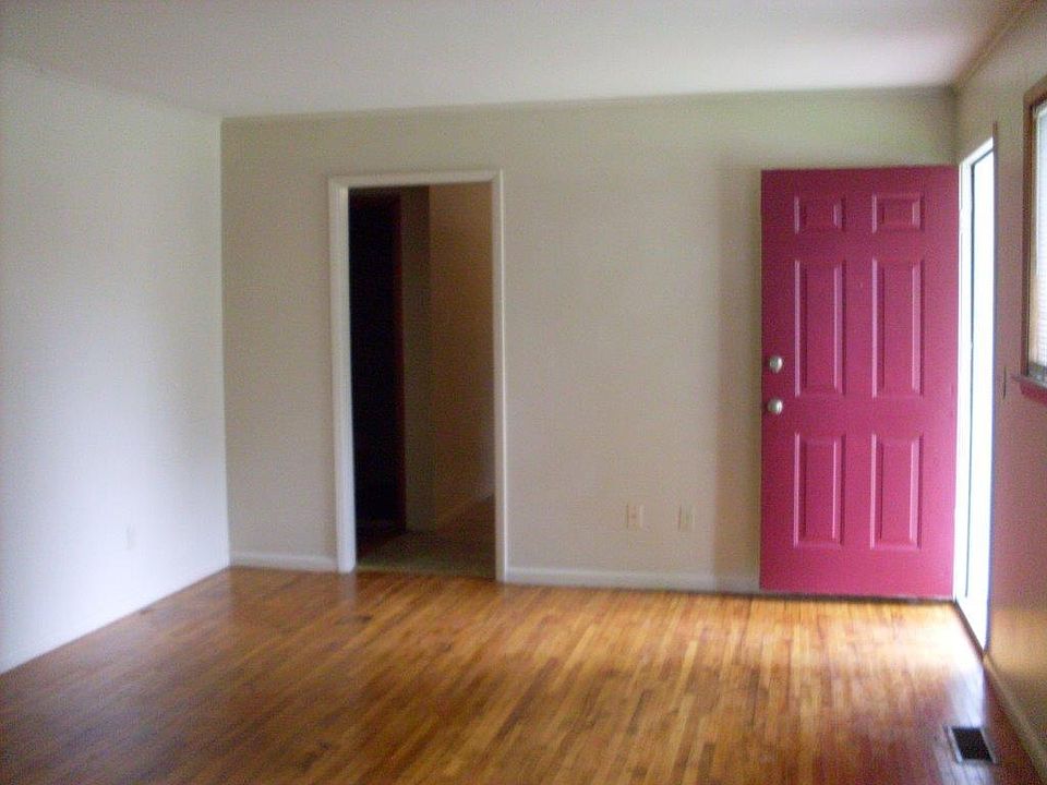 2nd image of 510 E Fort Worth Dr S