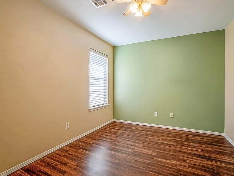 324 Belmont Dr — Photo 9