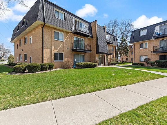 2nd image of 4921 W 109th St APT 301