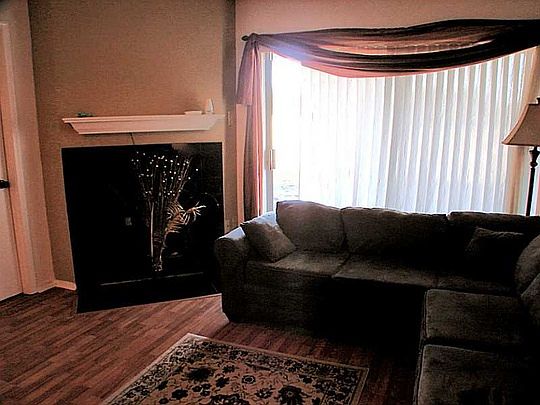 4th image of 2425 Oxford Pl APT 163