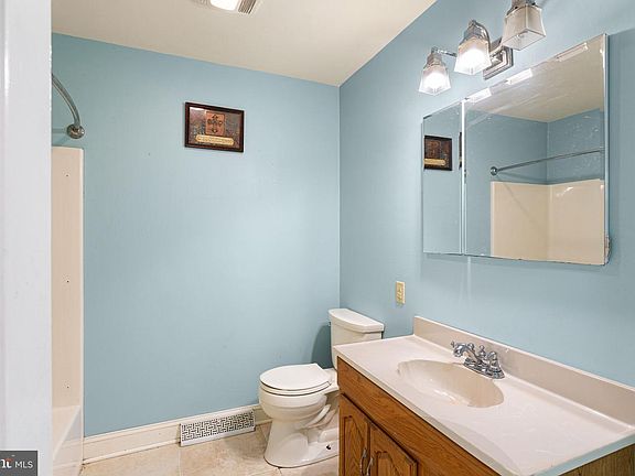 2nd image of 6 Melissa Ln