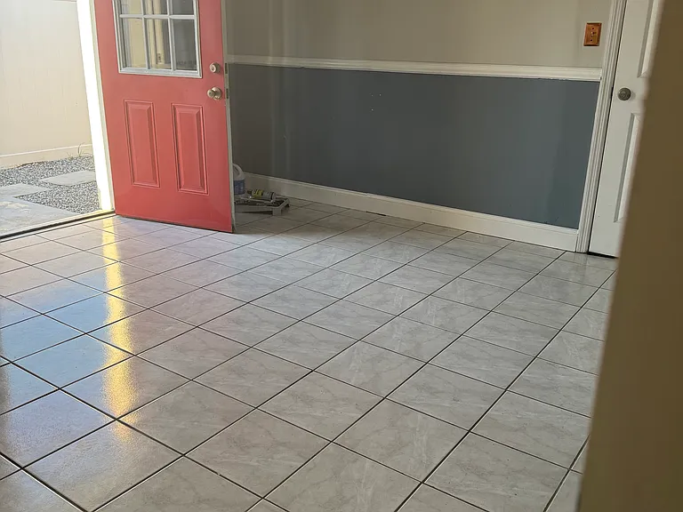8313 N Orangeview Ave — Photo 2