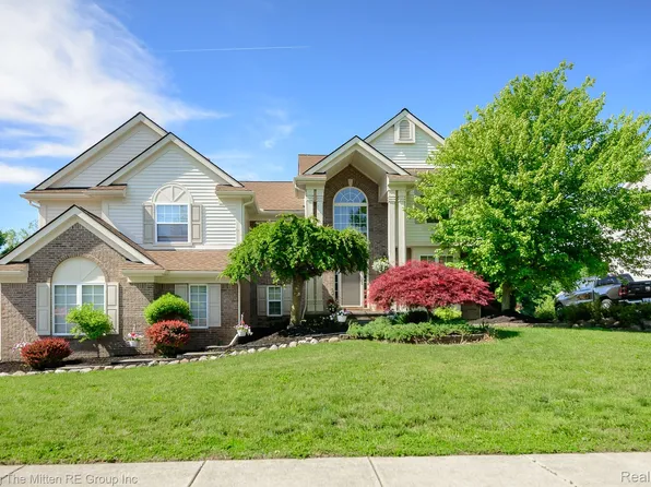 42996 Pond Bluff Dr, Belleville, MI 48111