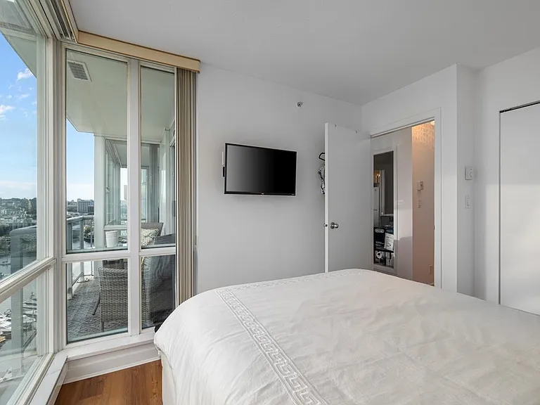 1077 Marinaside Cres #2201 — Photo 20