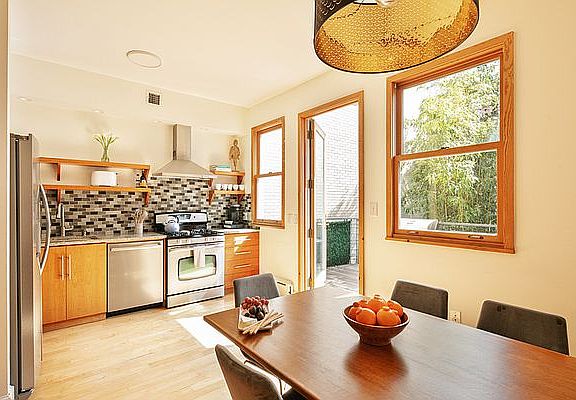 2nd image of 179 Columbia St #1