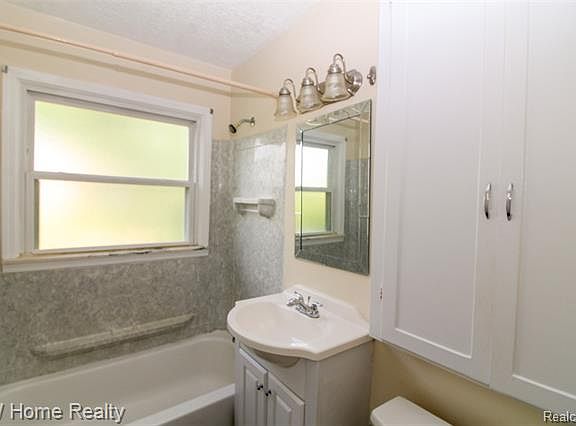 4th image of 26143 Nagel St