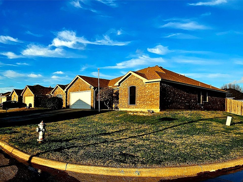 1st image of 1700 La Caya Dr