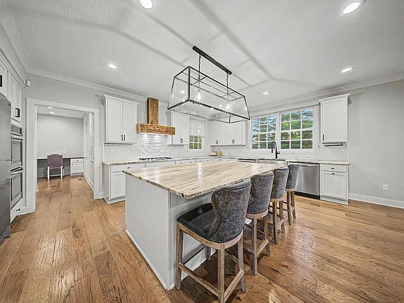 2nd image of 11 Pickett Pl