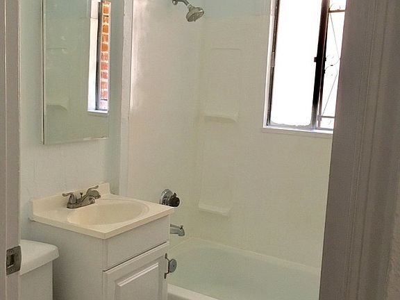 5th image of 3051 Leeward Ave APT 110