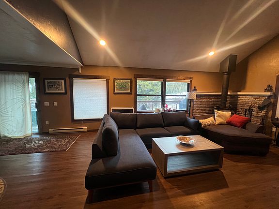 3rd image of 102 Blue Lakes Rd