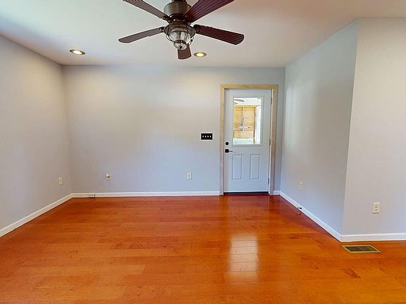 3rd image of 203 Nancy Rd