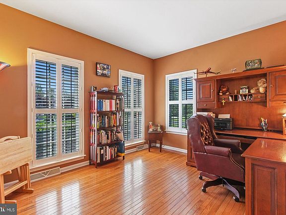 5th image of 3055 Brookfield Dr