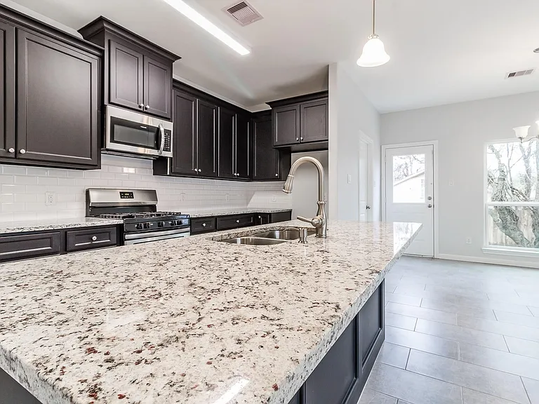 710 Barkley St #B — Photo 12