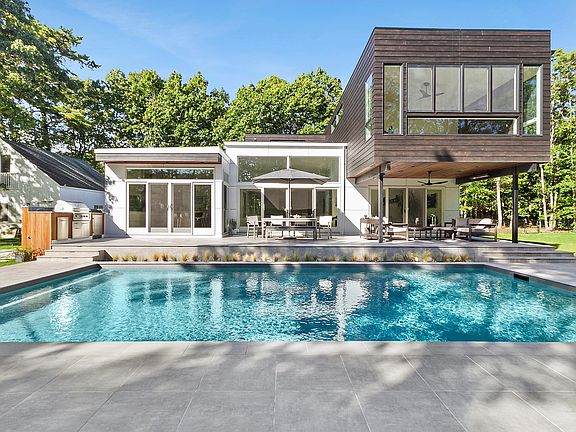 2nd image of 15 Woodland Ln