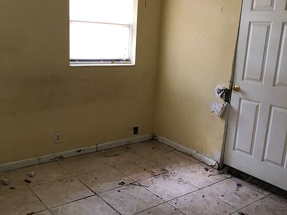2nd image of 2851 NE 8th Ave