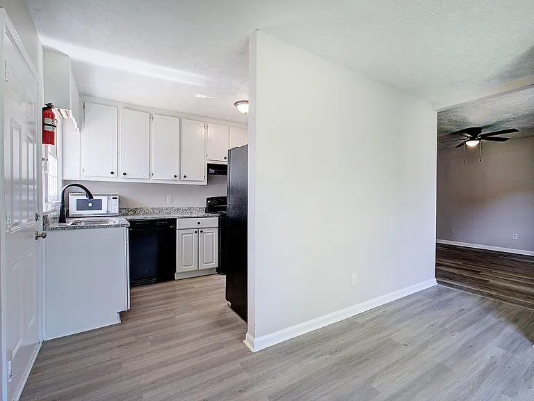 1 Briarwood Ln — Photo 8