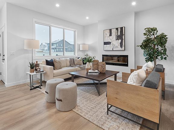 3rd image of 1028 Cristall Cres