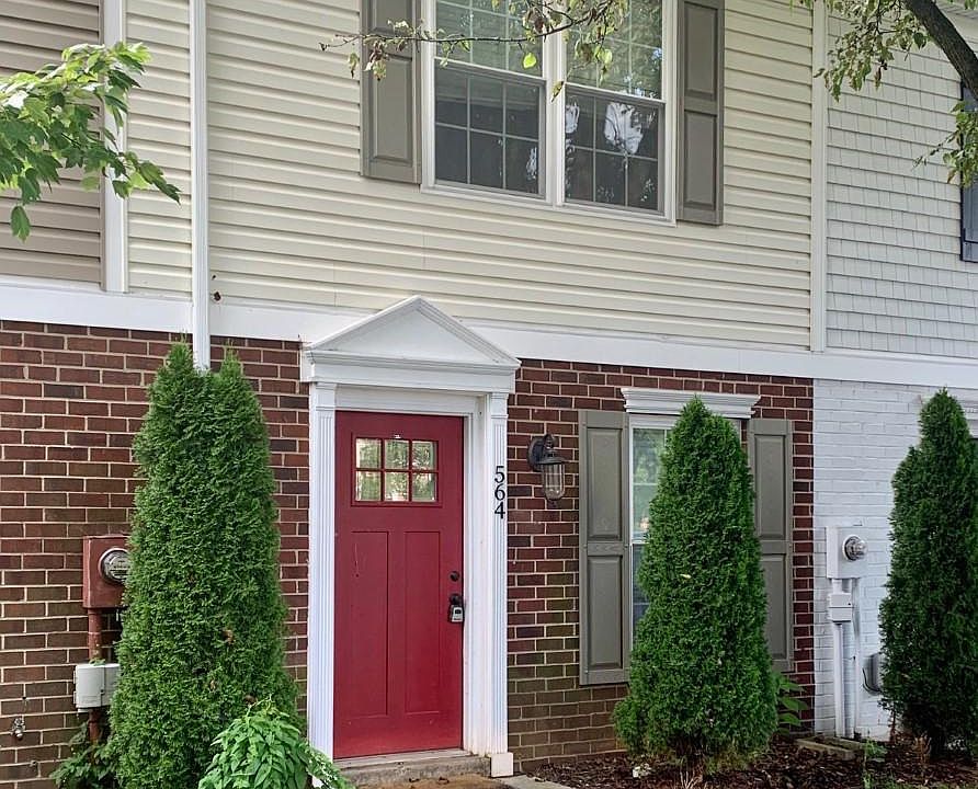 2nd image of 564 Lancaster Pl #564
