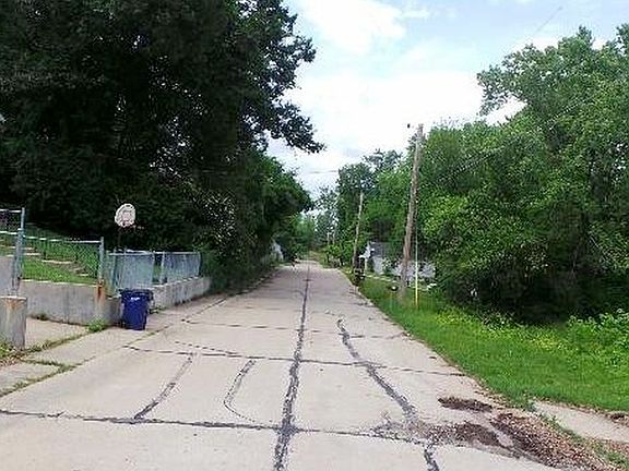 3rd image of 5840 Lagonda Ave