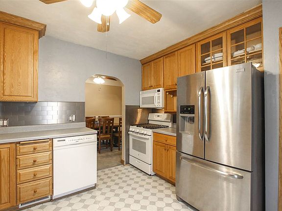 4th image of 2403 Cedar Heights Dr