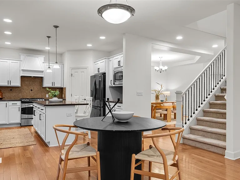 4518 NE 2nd Ct — Photo 3