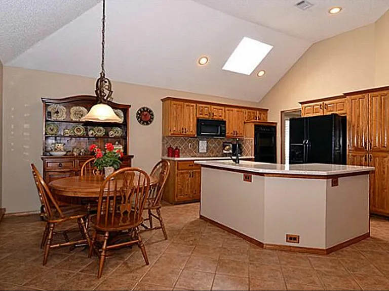 316 Stone Creek Dr — Photo 11