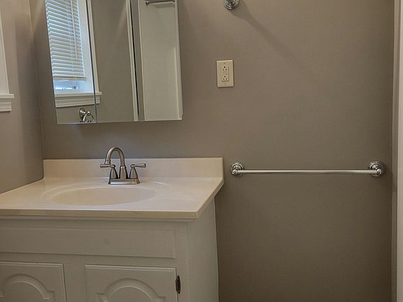 4th image of 223 Crossman St