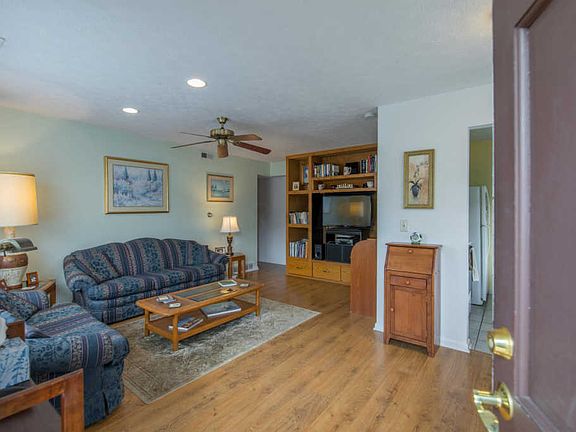 5th image of 440 River Oaks Dr