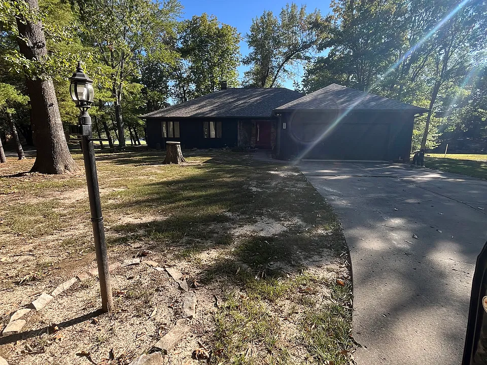 305 Woodlake Dr