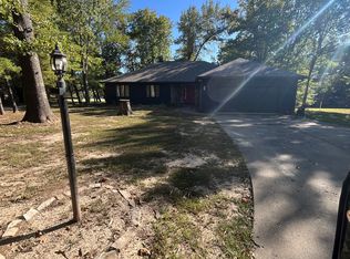 305 Woodlake Dr, Carterville, IL 62918