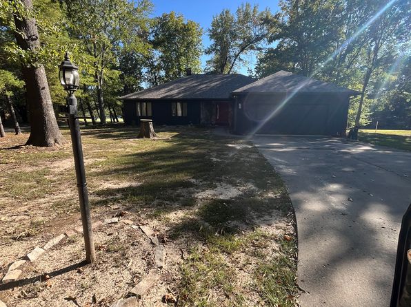 305 Woodlake Dr