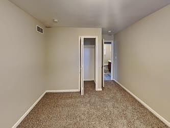 5th image of 600 Banbury Ct