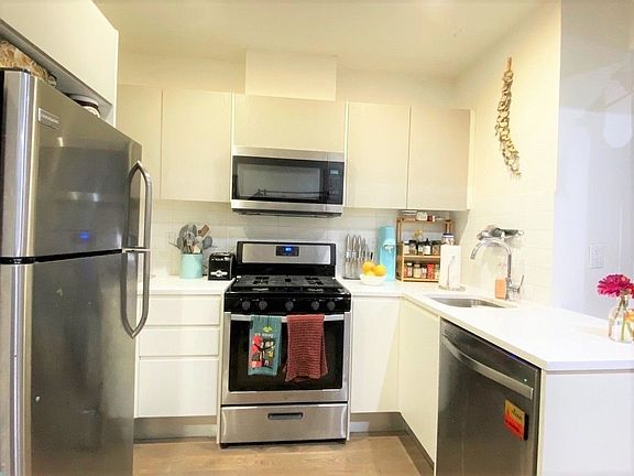2nd image of 812 Myrtle Ave #2L
