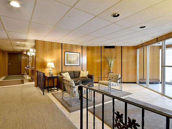 4th image of 1040 Erie St APT 204