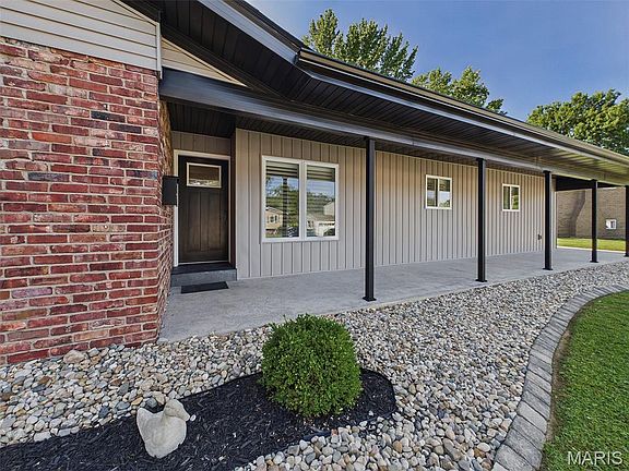 5th image of 622 Grandview Dr