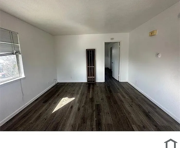 2055 Richard Way #3 — Photo 2